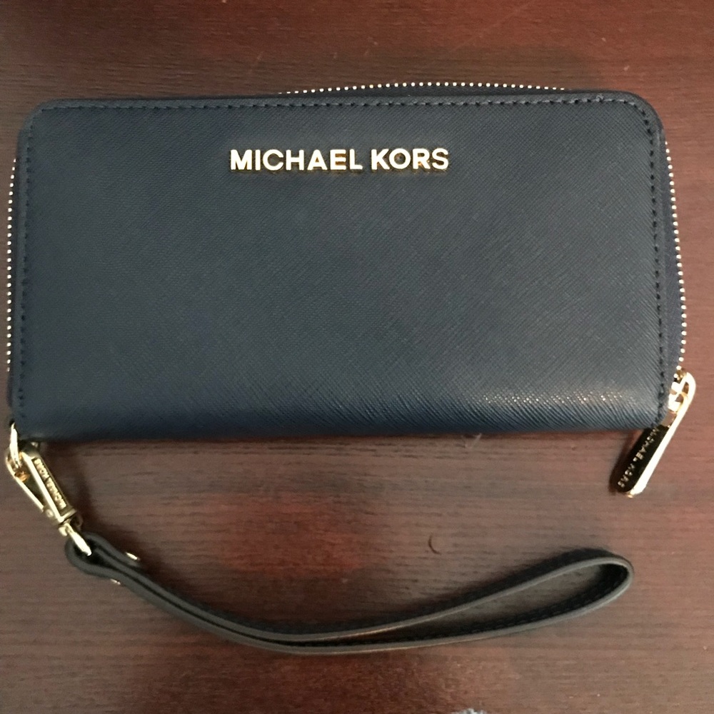 Black Michael Kors Jet Set Wrist Wallet